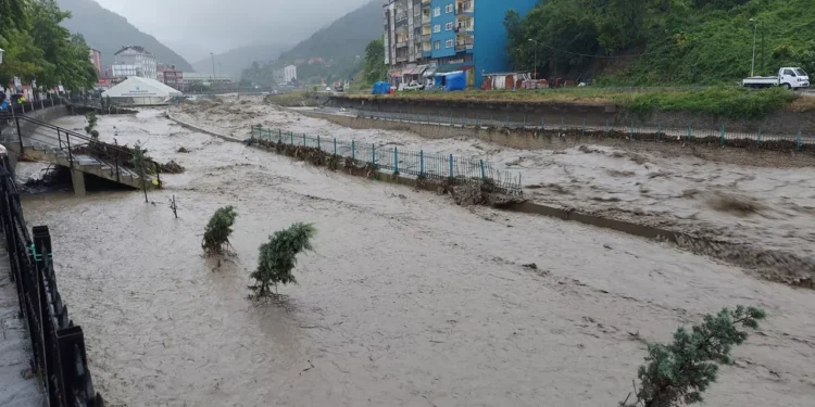 Batı Karadeniz sele teslim: AFAD’dan ‘taşkın riski tehlikeli boyuta ulaşmıştır’ uyarısı