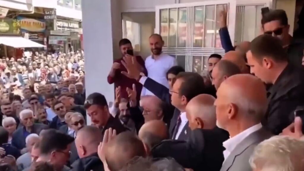 Karadeniz turu kriz çıkaran İmamoğlu, Van gezisiyle moral buldu
