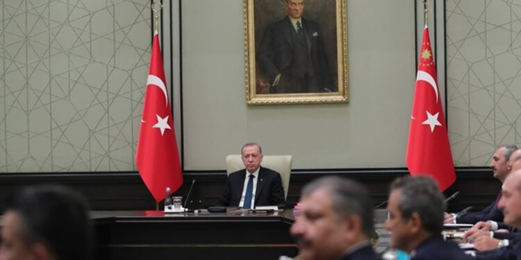 Kabine, asgari ücreti belirlemek için toplanıyor