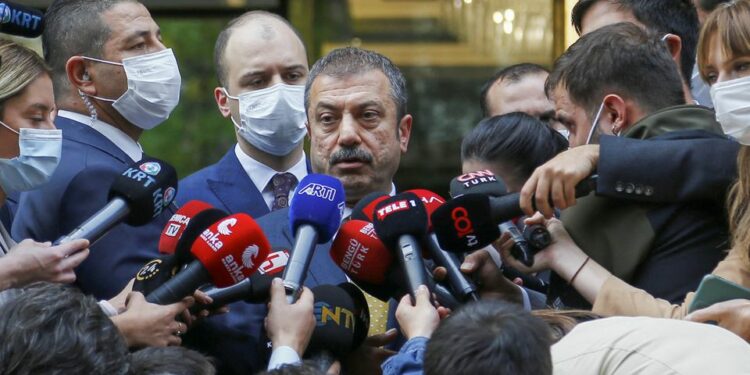 Rezervler son 20 yılın dibinde: Merkez Bankası’ndan 6 ayda 59 milyar dolar örtülü satış